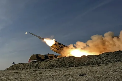 الوعد الصادق 4 مستمر.. إيران تواصل الهجمات العسكرية على المنشآت الاسرائيلية وتل أبيب