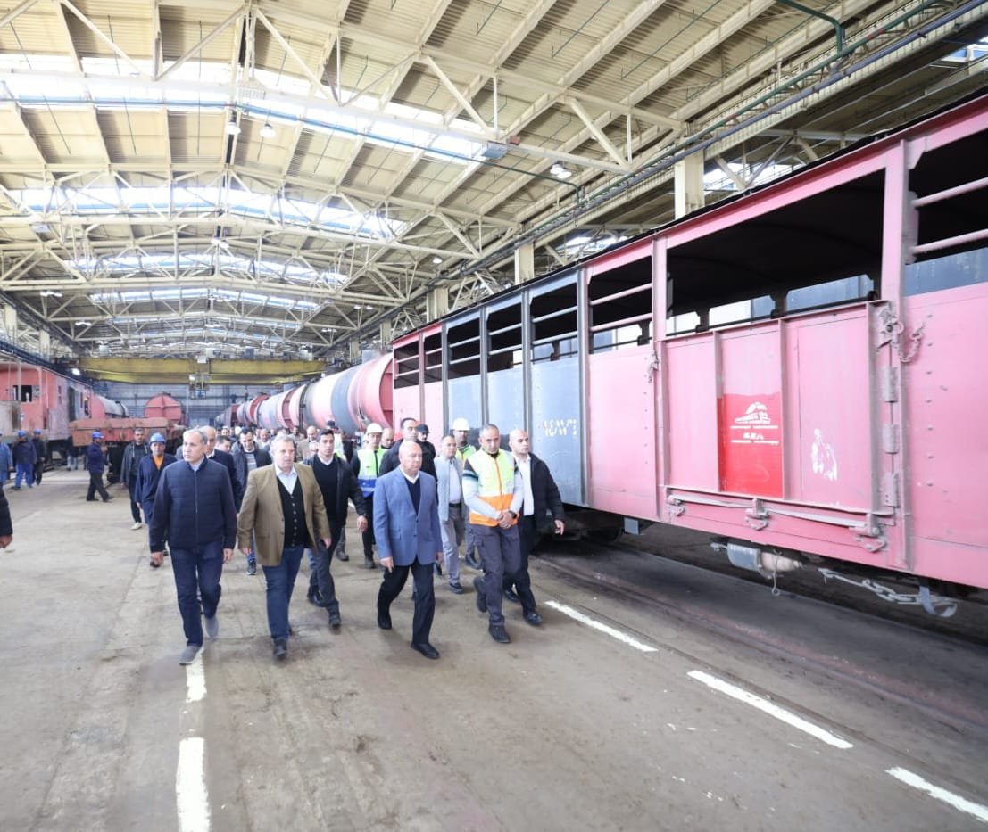 وزير النقل يتفقد ورش جبل الزيتون بالإسكندرية ويعلن خطة الوصول إلى 13 مليون طن بحلول 2030 6 IMG 20260303 WA0022