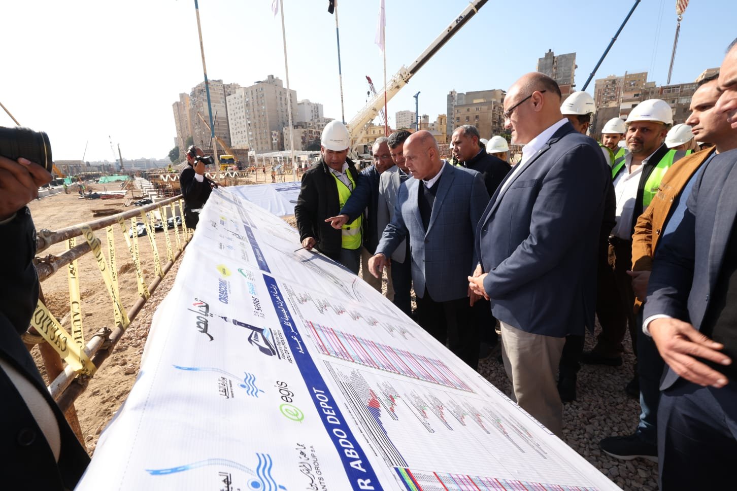 وزير النقل يتفقد مواقع ومحطات المرحلة الأولى من مترو الإسكندرية