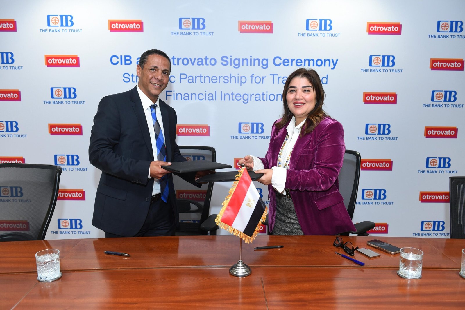 توقيع مذكرة تفاهم بين شركة أوتروفاتو وCIB لتعزيز تمكين التجارة والحلول المالية 