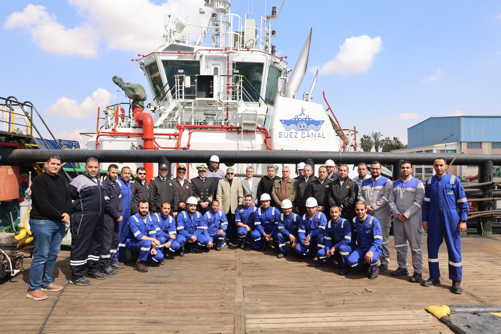 الفريق أسامة ربيع يتابع انتظام حركة الملاحة بالقناة وجاهزية أطقم الإرشاد والأطقم البحرية 7 IMG 20260308 WA0012