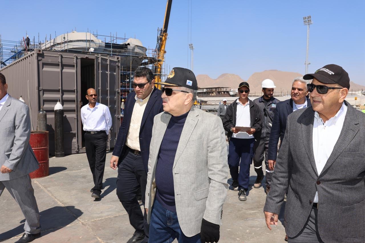 الفريق أسامة ربيع يتفقد شركة ترسانة جنوب البحر الأحمر للوقوف على مستجدات بناء القاطرات البحرية