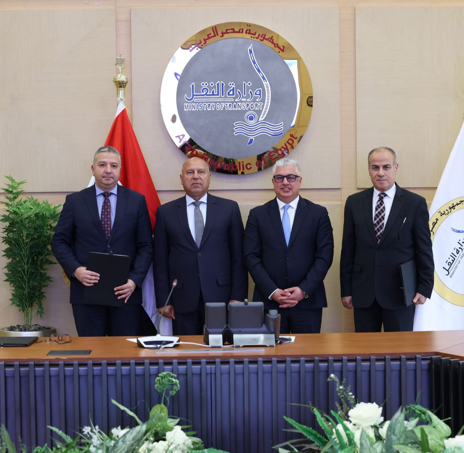 وزير النقل يشهد توقيعين بين شركة موانئ مصر البحرية والمنطقة الاقتصادية لقناة السويس