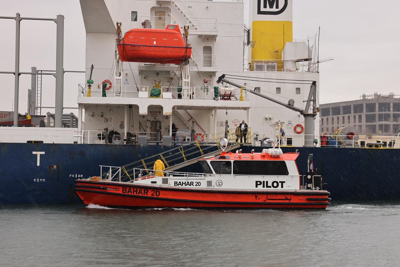 الفريق أسامة ربيع: حركة الملاحة بالقناة منتظمة.. وتدابير للتعامل مع سوء الأحوال الجوية