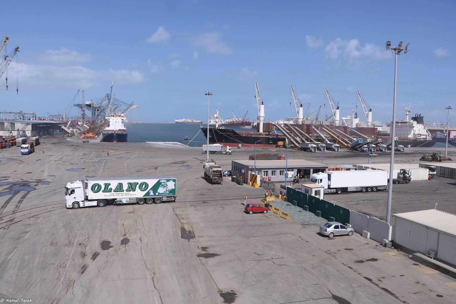 ميناء دمياط يدشن خدمة ترانزيت جديدة للشحنات عبر خط “الرورو” إلى دول الخليج