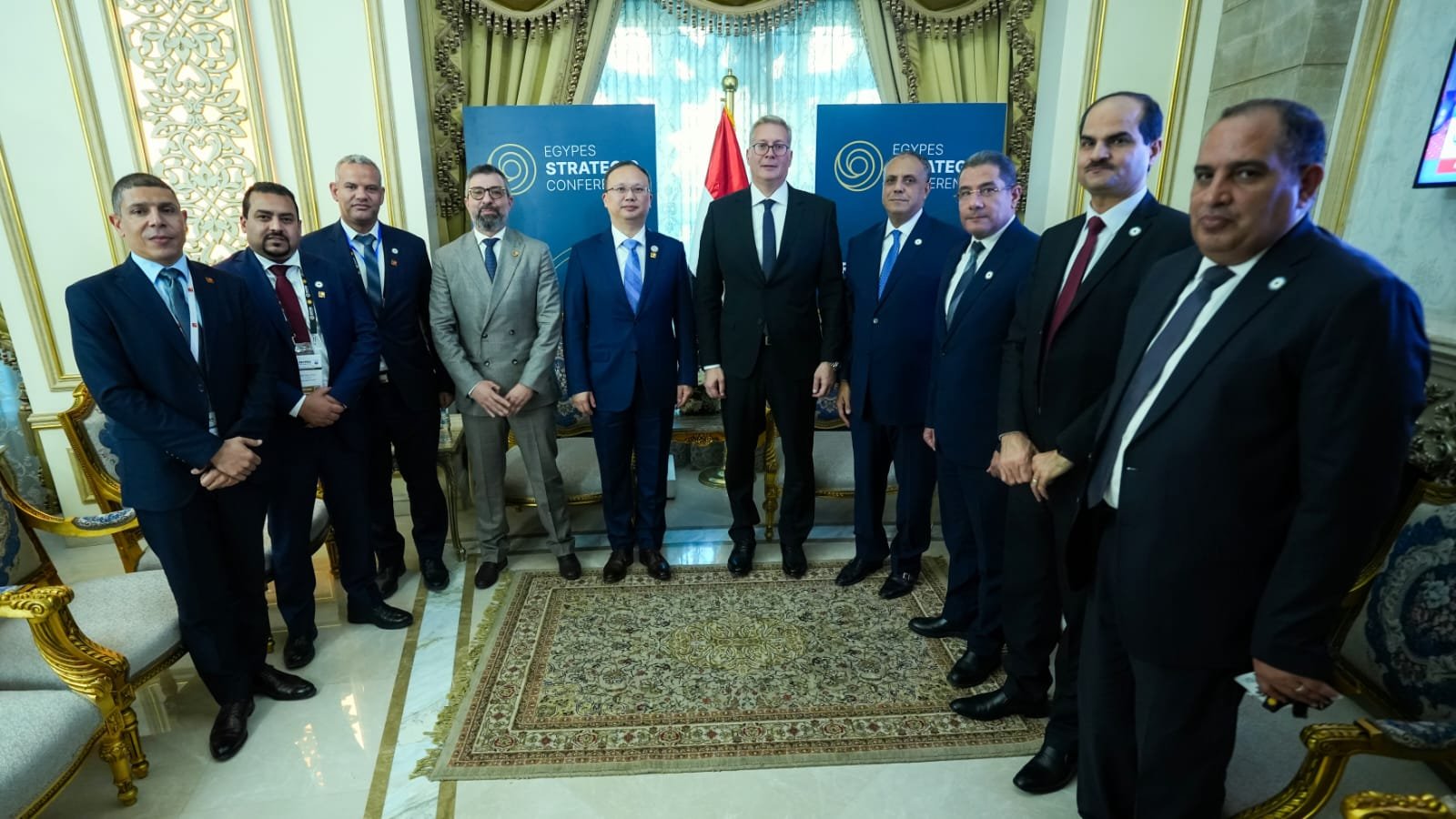 وزير البترول يبحث مع يونايتد انرجي خطط الإنتاج بالصحراء الغربية واستخدام الطاقة الشمسية محل السولار في التشغيل