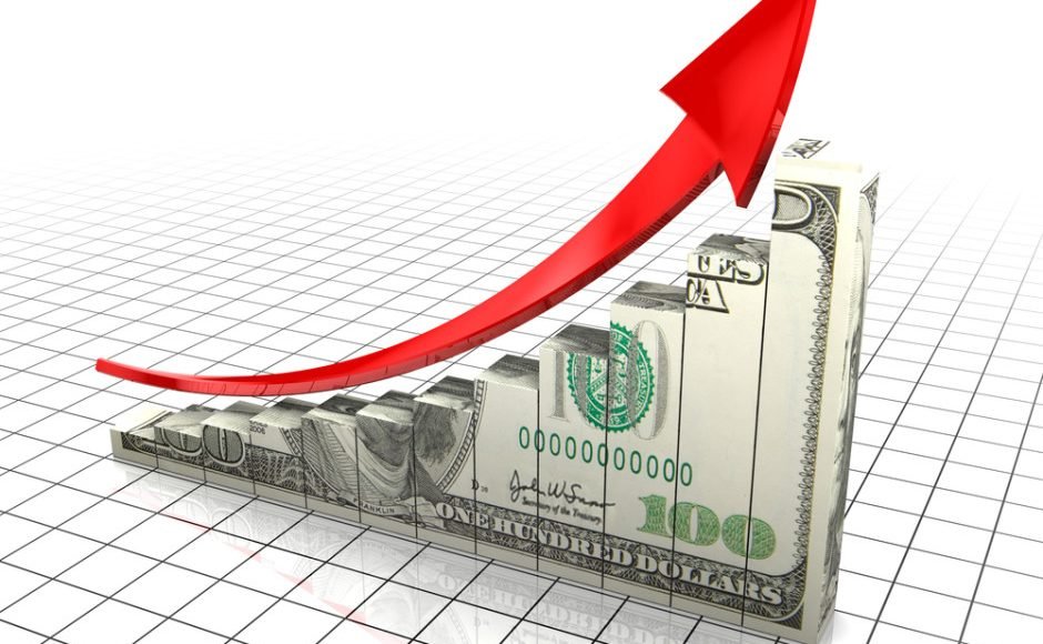 الدولار يكسر حاجز الـ52 جنيهًا.. هل يشهد موجة ارتفاع جديدة؟