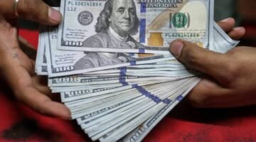الدولار يلتقط أنفاسه.. هل يواصل الاستقرار أمام الجنيه في البنوك المصرية؟