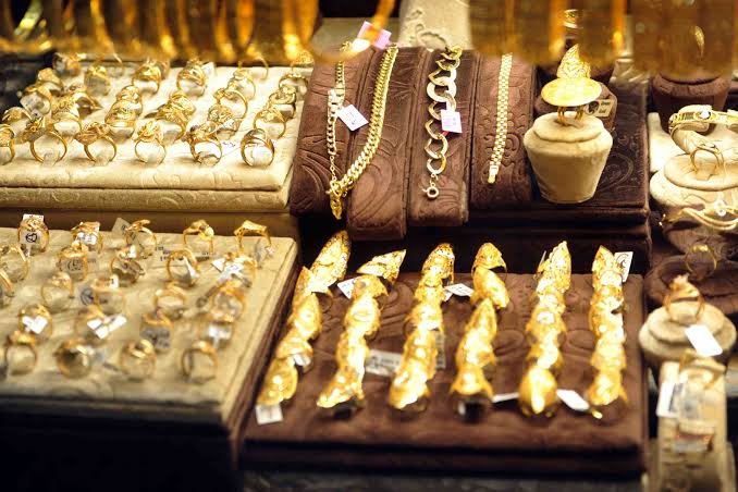 قفزة تاريخية في أسعار الذهب اليوم الأحد 1 مارس 2026