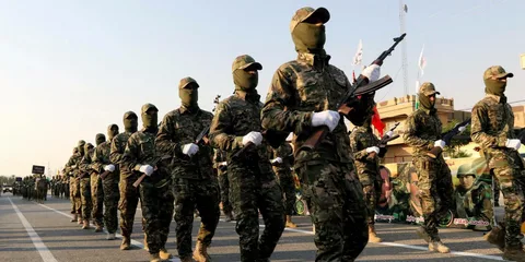 الحرس الثوري الإيراني يعلن استهداف مدمر لقواعد أمريكية وناقلات نفط في الخليج