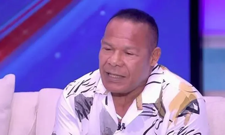 الشحات مبروك يكشف كواليس مؤلمة: “كنت أمثل الكوميديا وقلبي في العناية المركزة”