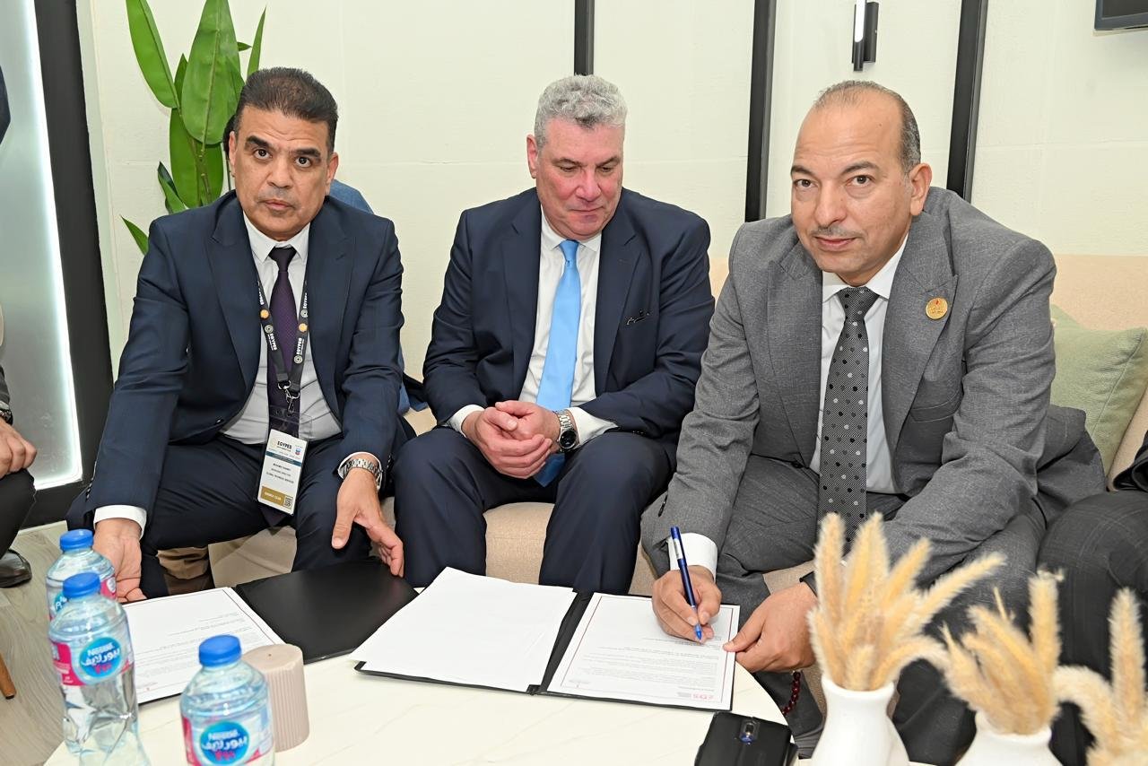 «أنابيب البترول» توقع مذكرة تفاهم مع «EDS» على هامش «إيجيبس 2026» لتطوير نظام كشف التسربات