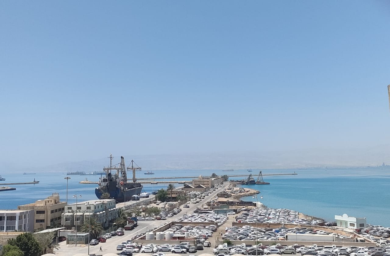 موانئ البحر الأحمر تُسجل مرور وتداول 11 ألف طن و 766 شاحنة بضائع عامة ومتنوعة