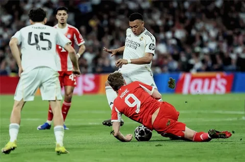 بايرن ميونخ يفوز على ريال مدريد في ملعبه بثنائية مقابل هدف لأول مرة منذ 25 عام