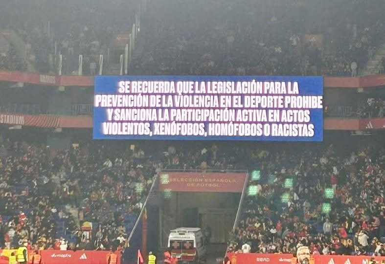 هتافات عنصرية للجماهير الاسبانية اثناء مباراة منتخب مصر واسبانيا و رد فعل الصحافة الاسبانية والمسئولين الاسبان