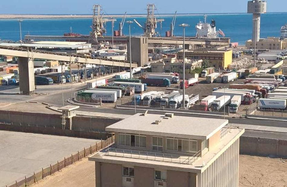 تداول 17 ألف طن و1029 شاحنة بضائع موانئ البحر الأحمر