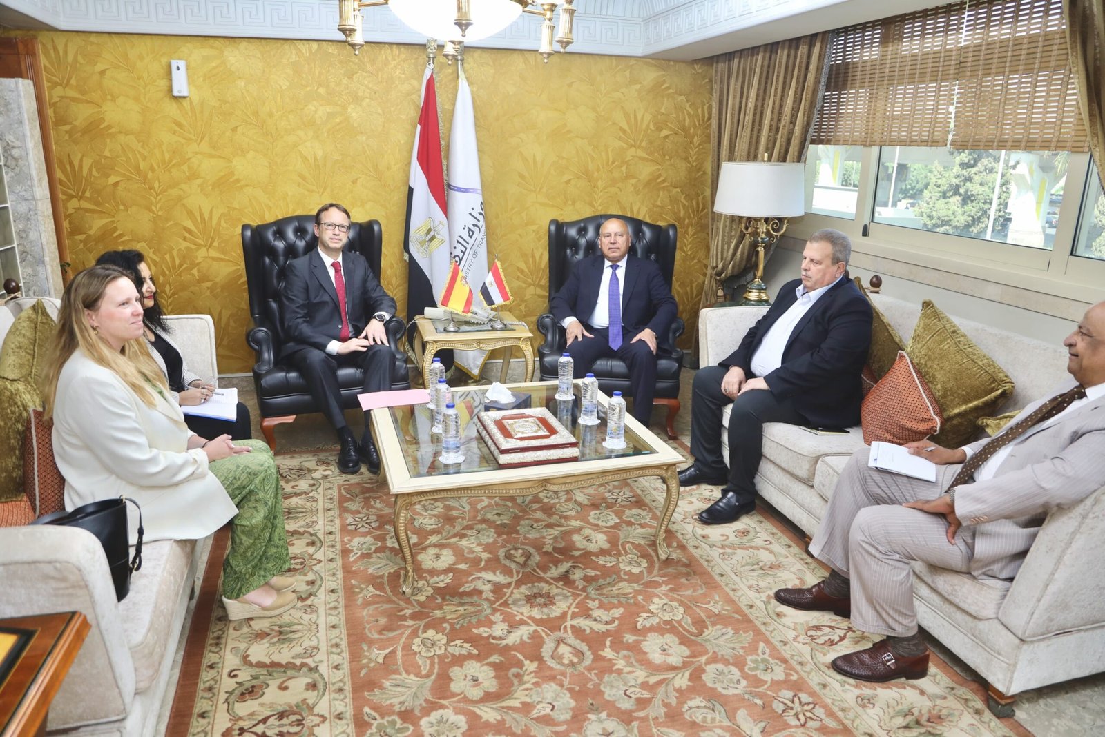 الوزير يستقبل السفير الأسباني لبحث تدعيم التعاون في قطاعات النقل 