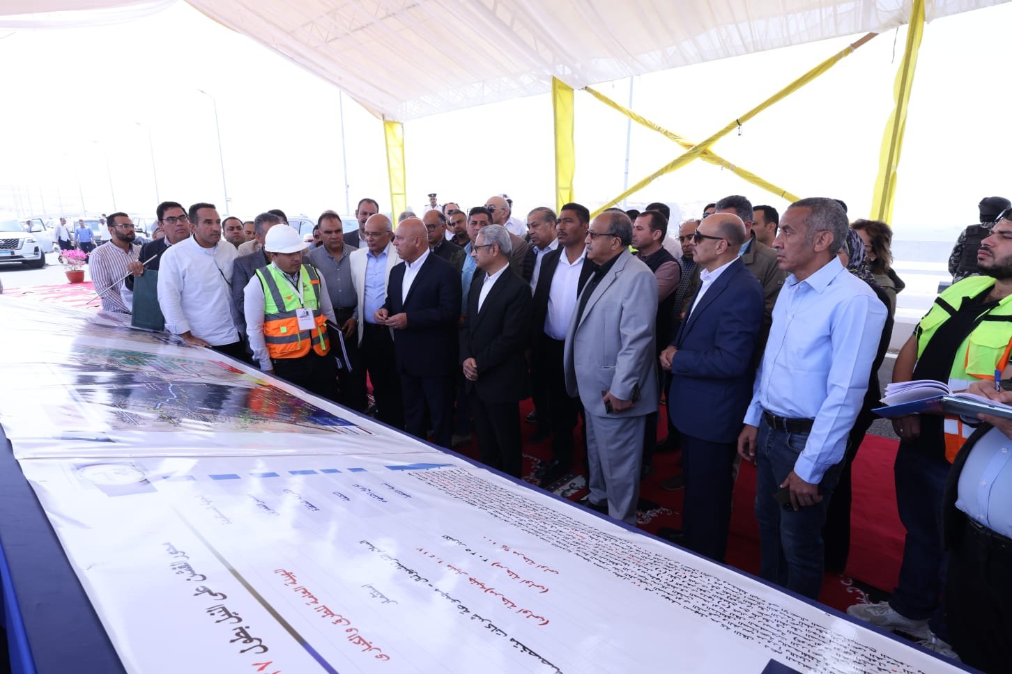 وزير النقل يشهد التشغيل التجريبي للمرحلة الأولى من محور الفشن