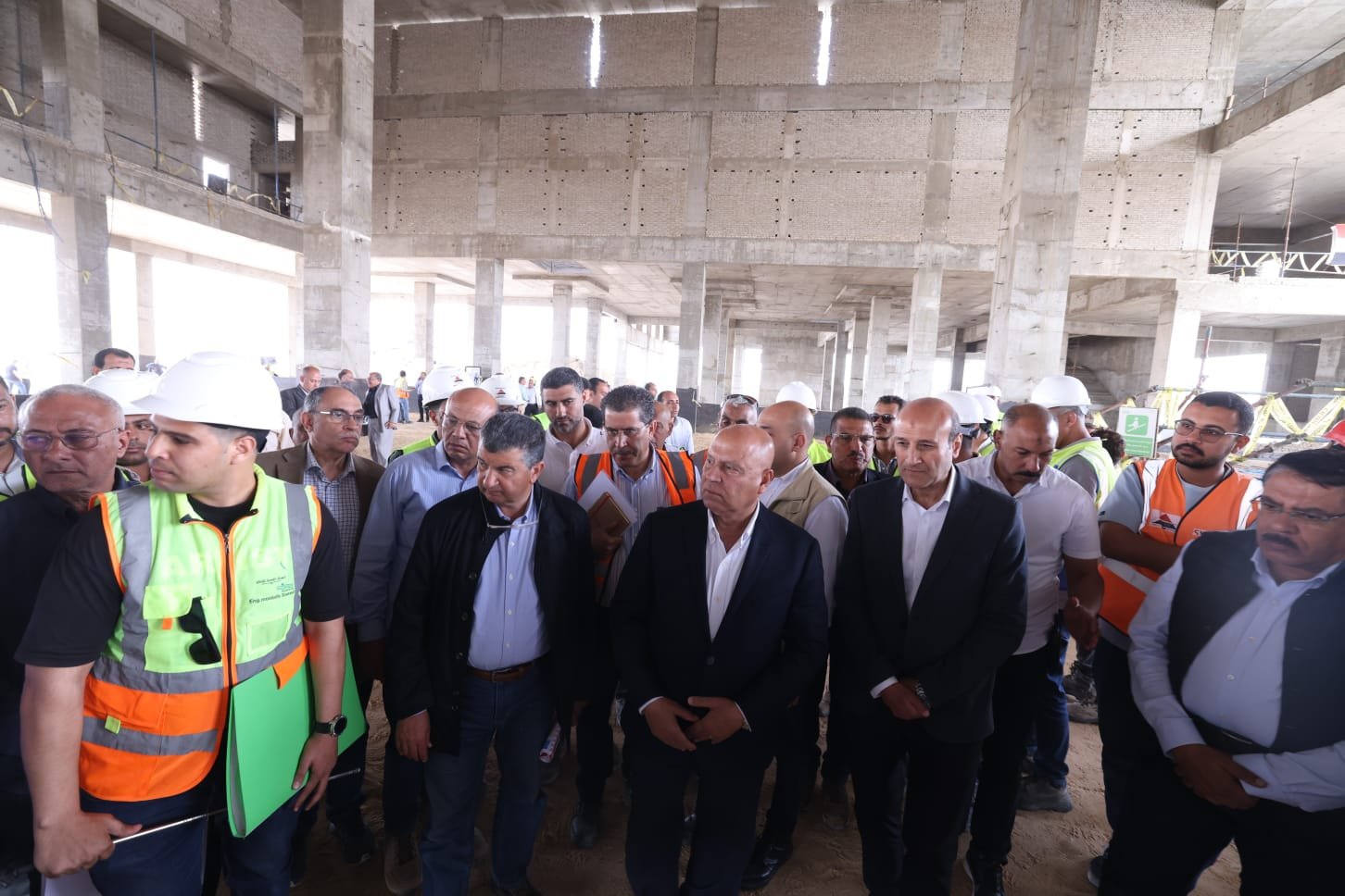 الوزير يتابع تقدم أعمال تنفيذ المحطات وأعمال تنفيذ جسر السكة للخط الثاني للقطار السريع
