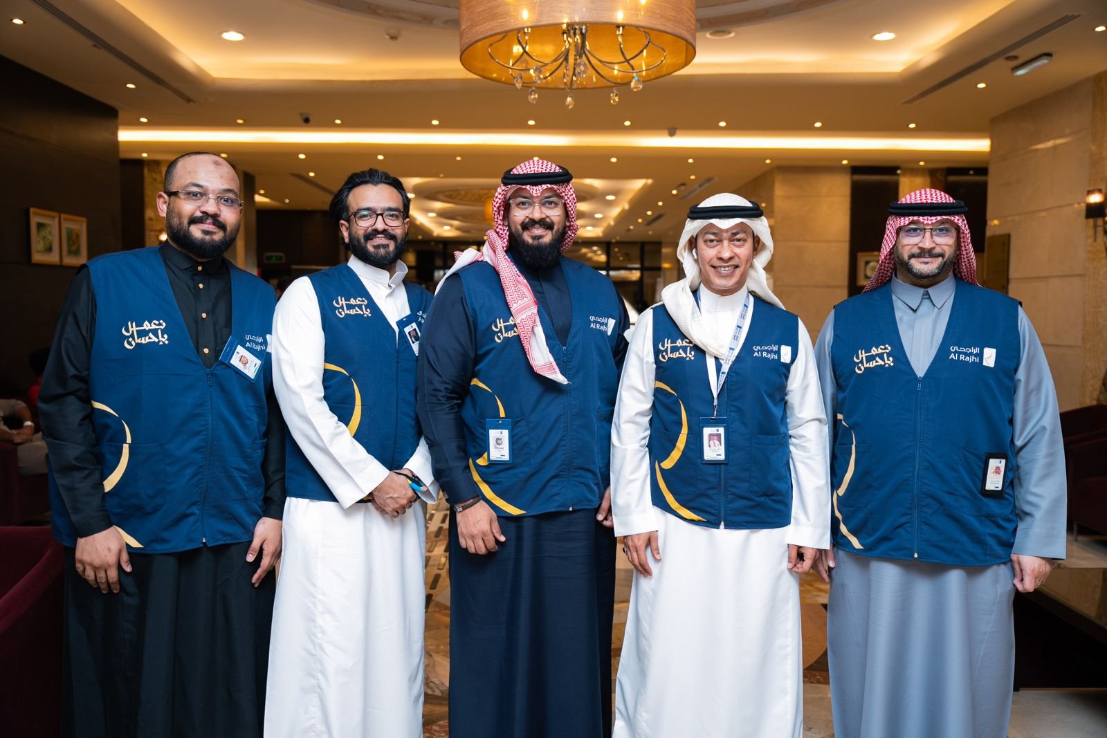 “الراجحي” تستقبل أولى رحلات الحج السياحى البرى في مكة بالورود والهدايا ومياه زمزم