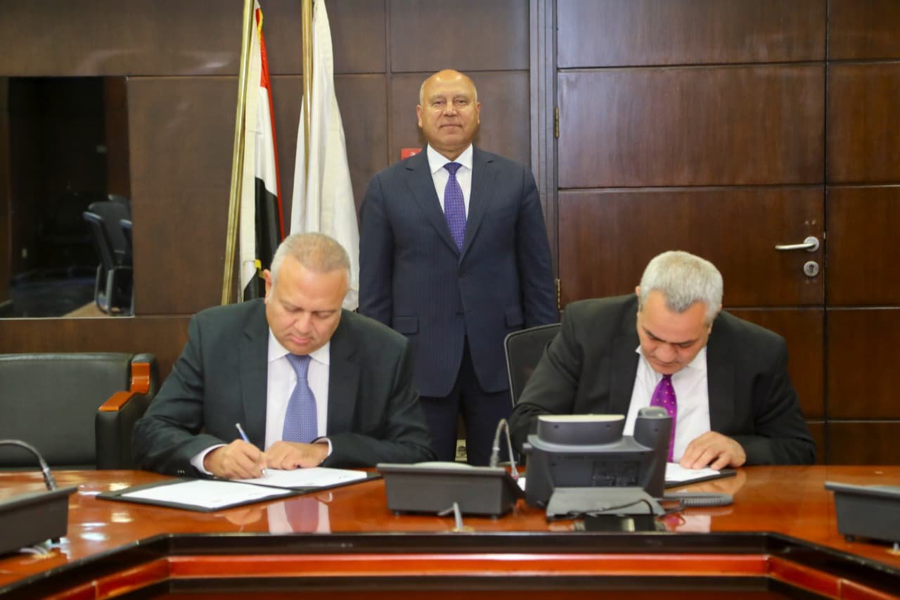 توقيع مذكرة تفاهم لمشروع تمويل وتصميم الميناء الجاف ببرج العرب
