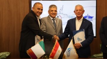 الفريق أسامة ربيع يشهد توقيع عقد بين شركة قناة السويس ومجموعة NERI الإيطالية لتصدير قاطرتين جديدتين