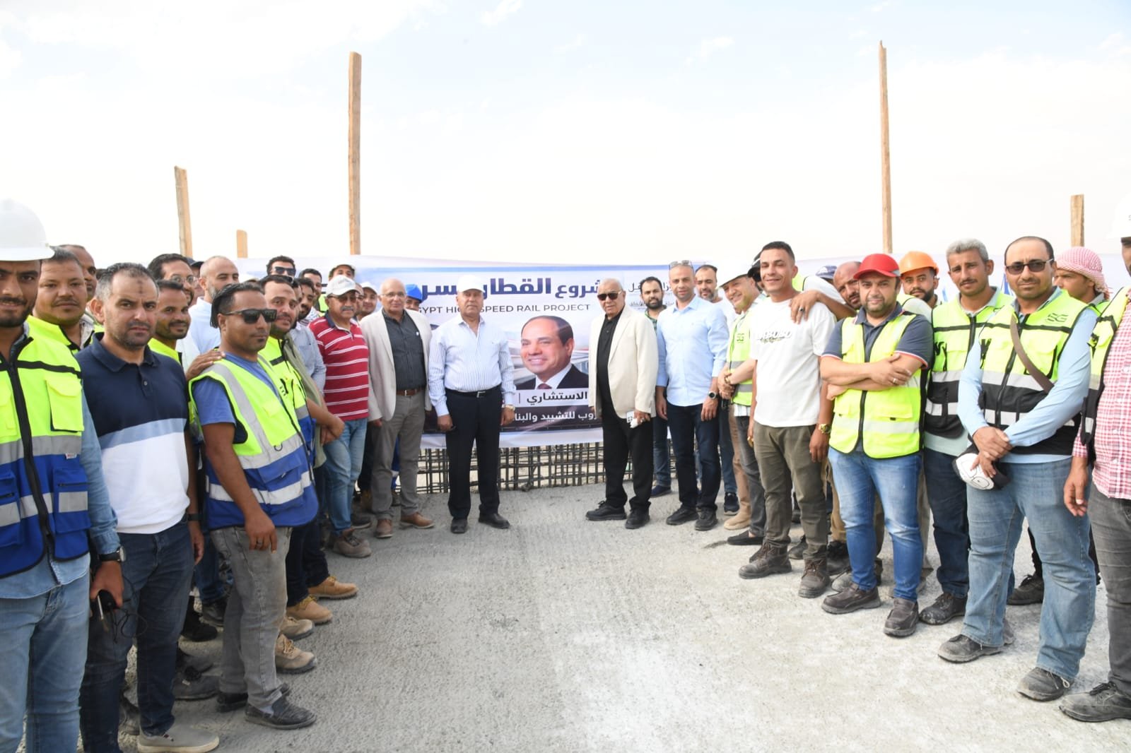 وزير النقل يتفقد مواقع العمل مشروع الخط الأول من شبكة القطا السريع (السخنة /العلمين/مطروح) 