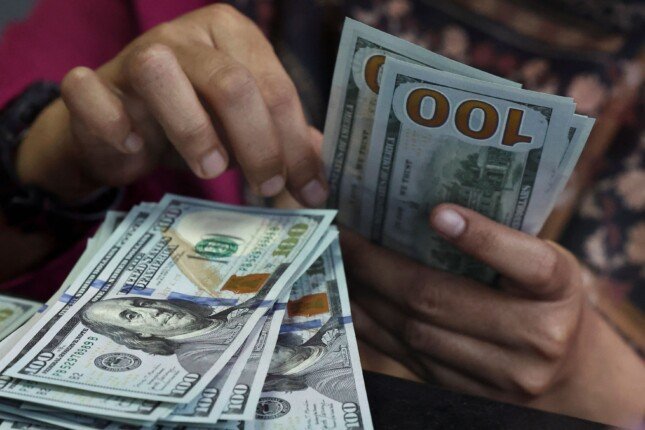 استقرار سعر الدولار أمام الجنيه بالبنوك المصرية خلال تعاملات السبت
