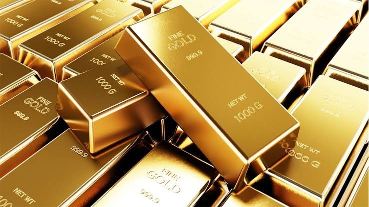 رفع الفائدة الأمريكية قد يدعم الذهب في مصر رغم التراجع العالمي المتوقع
