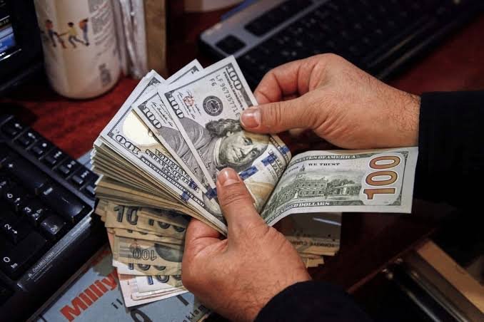 الدولار يحافظ على استقراره أمام الجنيه بالبنوك المصرية مع بداية تعاملات الأربعاء