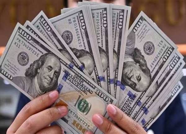 استقرار سعر الدولار اليوم بالبنوك.. الأخضر يتحرك قرب 53 جنيهًا