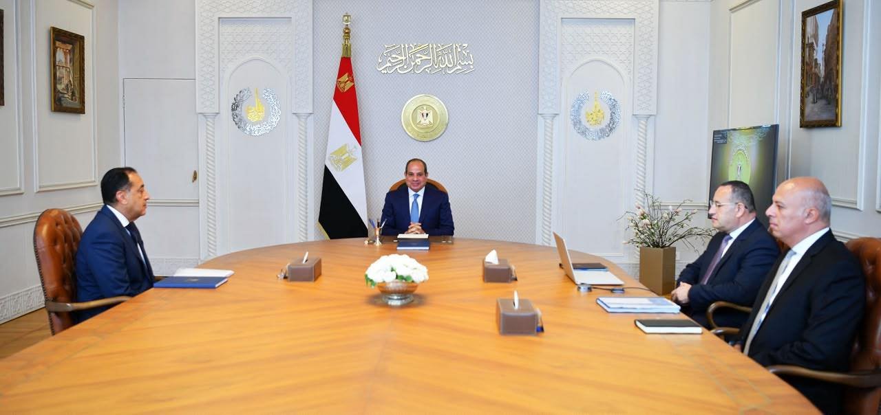 الرئيس عبد الفتاح السيسي يجتمع برئيس مجلس الوزراء ووزير التعليم العالي والبحث العلمي