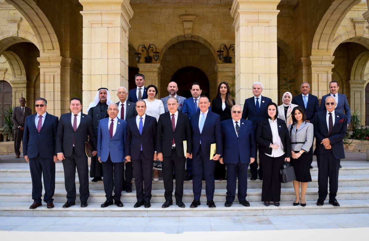 وزير الخارجية يلتقي مع لجنة العلاقات الخارجية والعربية والأفريقية بمجلس الشيوخ