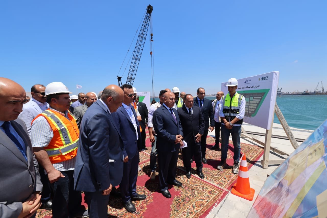 وزير النقل يتفقد مشروعات ميناءي الإسكندرية والدخيلة الجاري تنفيذها في إطار خطة إنشاء ميناء الإسكندرية الكبير