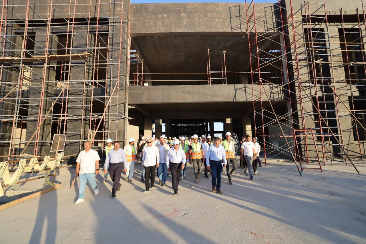 وزير النقل يتفقد محطات ومسار الخط الثاني من شبكة القطار السريع اكتوبر/ اسوان /ابوسمبل في المسافة من محطة أسوان حتى محطة الاقصر