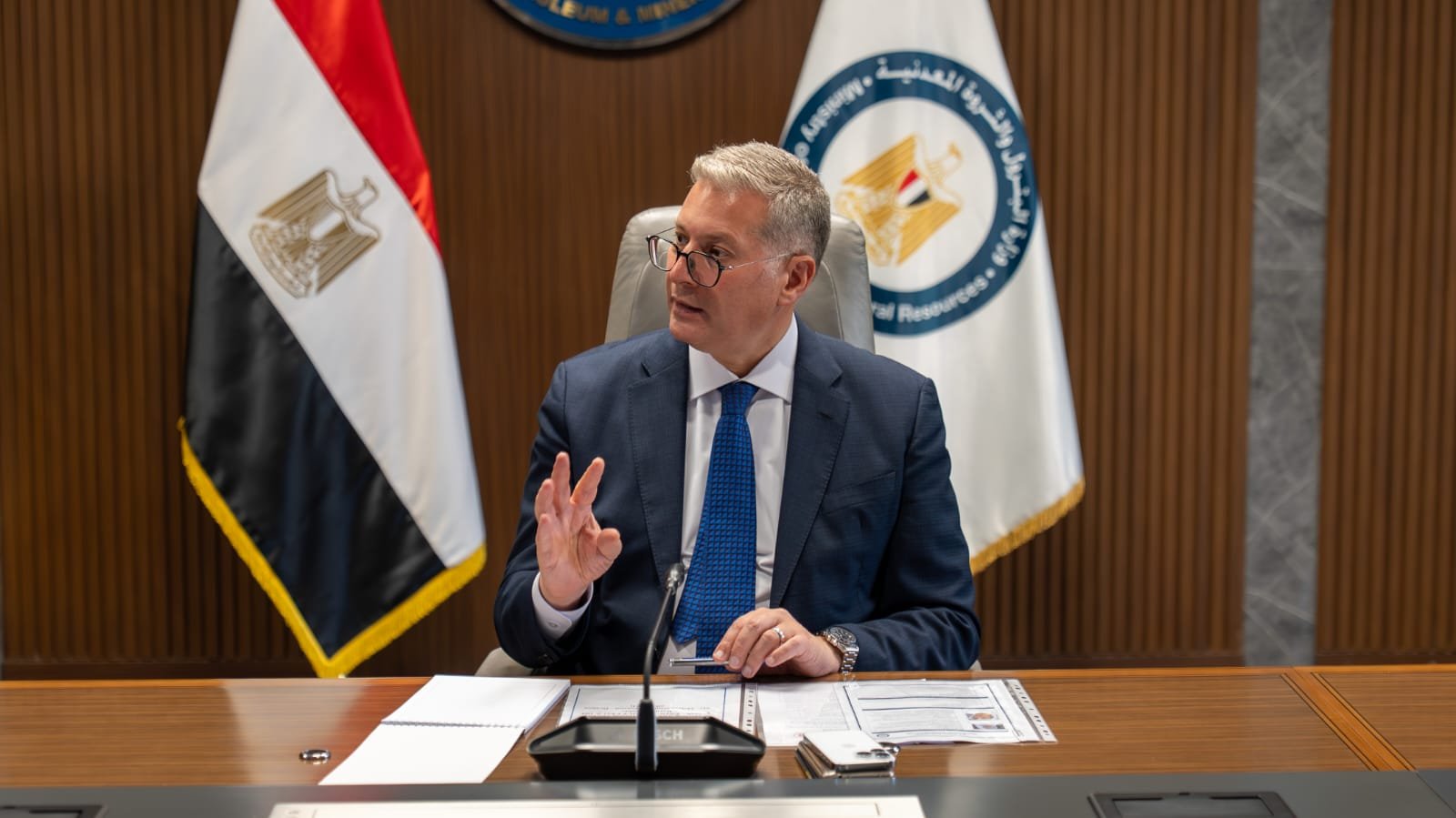  وزير البترول يبحث مع إينوك الإماراتية التوسع في الاستثمارات المشتركة بمجالات تموين الطائرات والاستكشاف البترولي