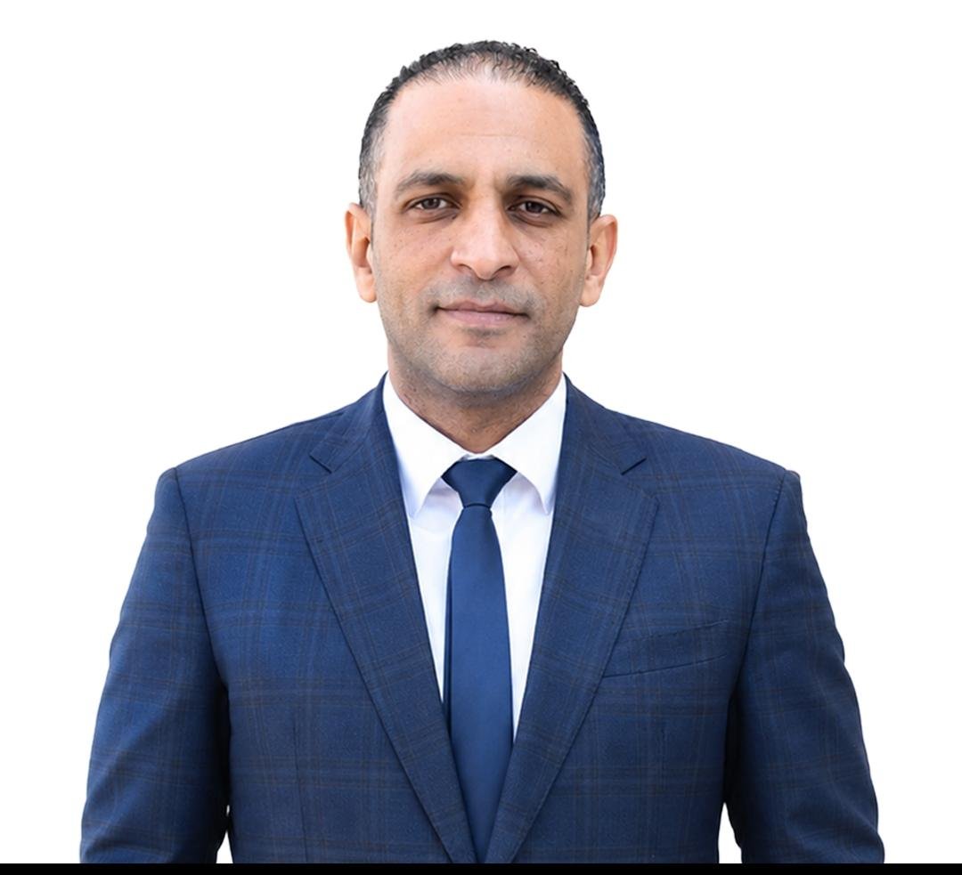 الدكتور محمد العزب أول طبيب مصري عضوًا بمجلس إدارة الاتحاد الدولي لمنظار عنق الرحم بفرنسا