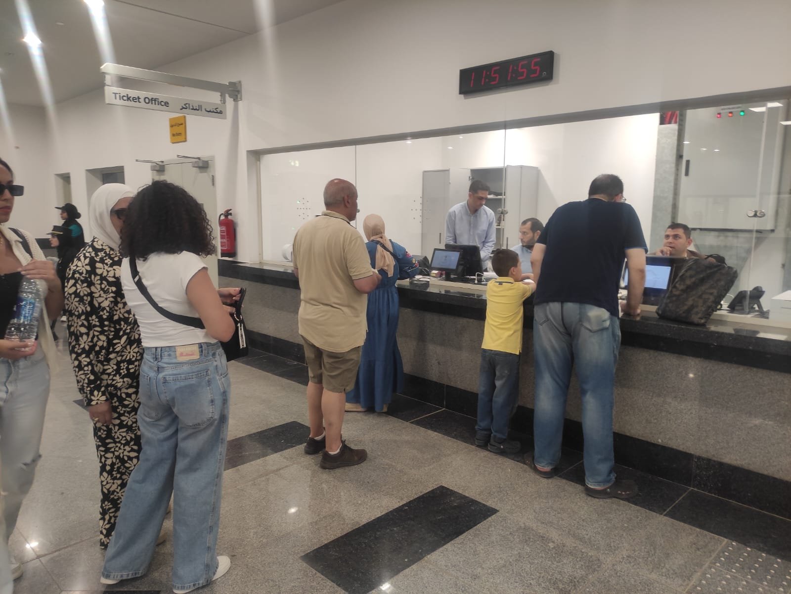 إقبال من الركاب على مونوريل شرق القاهرة في أول أيام التشغيل الكامل