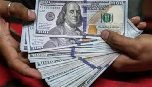 الدولار يحافظ على استقراره أمام الجنيه.. وسعر البيع يدور حول 49.67 جنيه بالبنوك