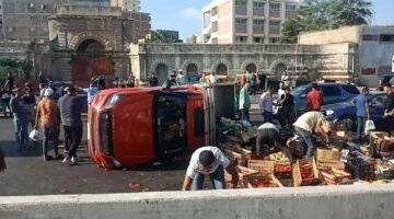 اقتحام عربة ربع نقل مزلقان ميت حلفا وهو مغلق واصطدامها بقطار  31