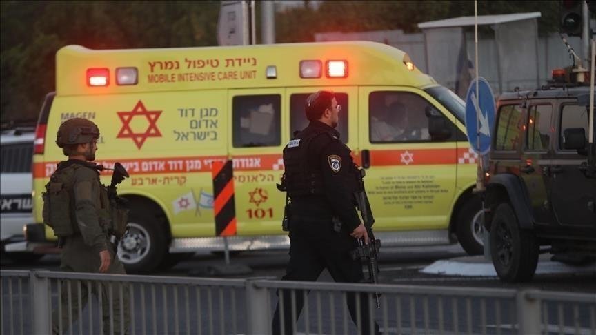 إعلام عبري: قتل وإصابة 5 أشخاص في هجوم مسلح وسط إسرائيل