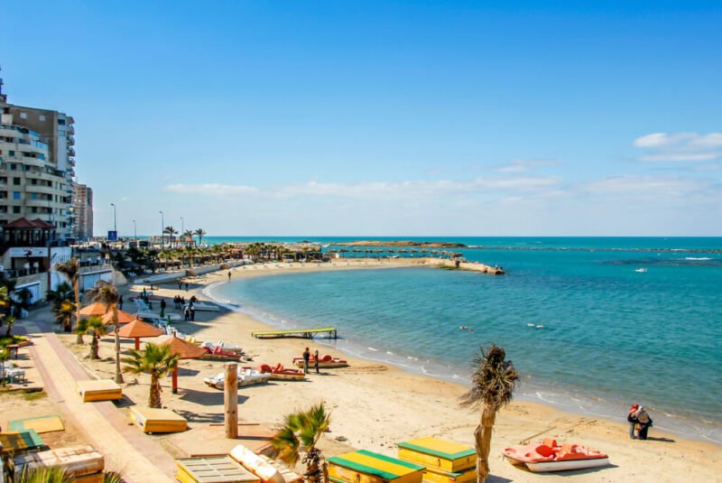 خناقة على الشاطئ