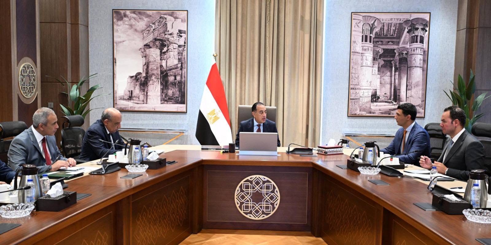 الشمس هتنور بيتك بالليل.. رئيس الوزراء يكلف بعرض الصورة النهائية لمبادرة ألواح الطاقة الشمسية للمنازل والمصانع 7 مشرو ع ألواح الطاقة الشمسية