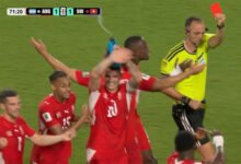 طرد لاعب سويسرا امام الارجنتين