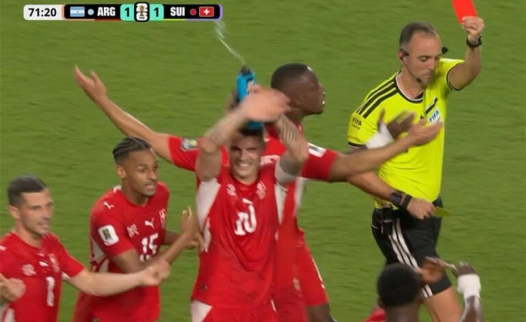 طرد لاعب سويسرا امام الارجنتين