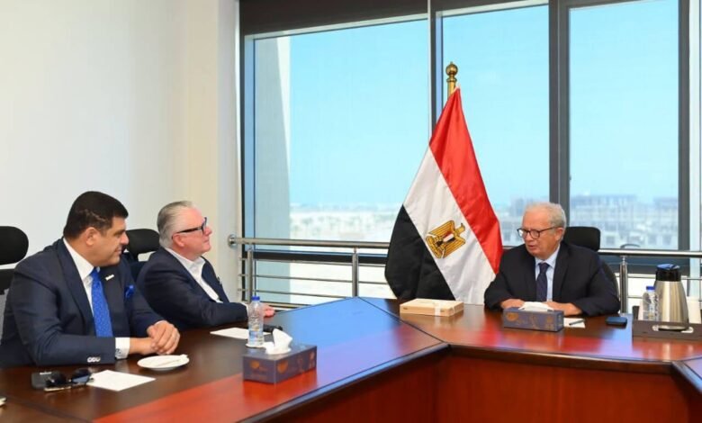 باستثمارات تقدر بـ مليار دولار.. نائب رئيس الوزراء يبحث مستجدات مشروع برج فوربس العالمي