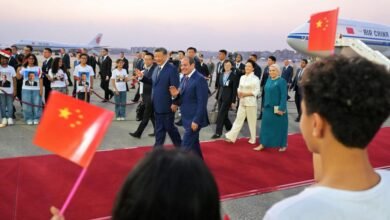 الرئيس السيسي وقرينته في استقبال رئيس الصين