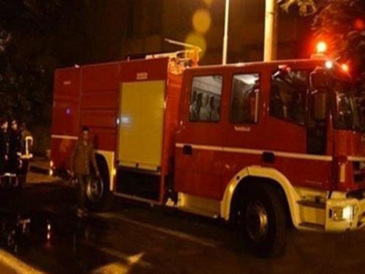 محافظ القليوبية يتابع تطورات حريق مصنع كرتون العبور والدفع بـ 30 سيارة إطفاء للسيطرة على النيران